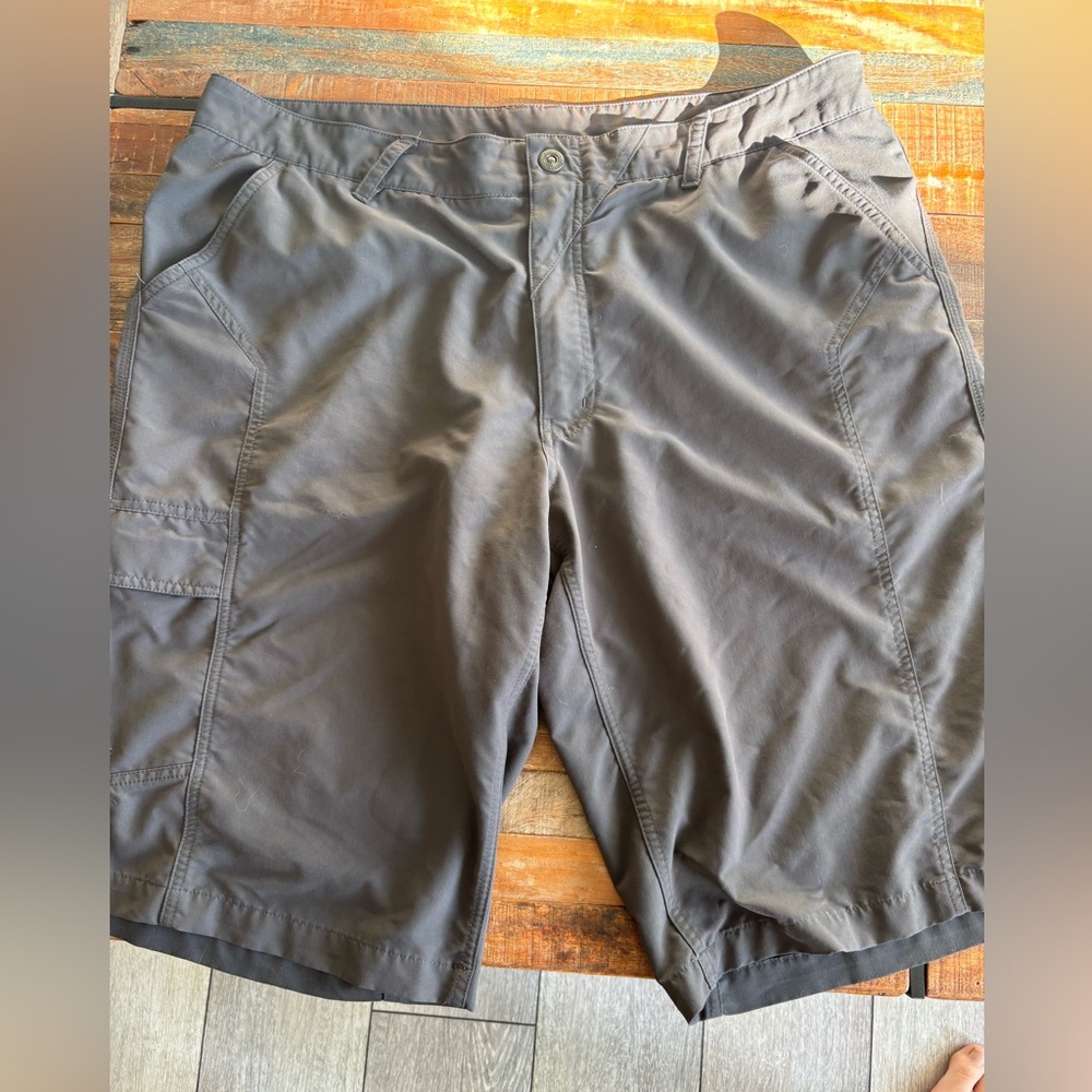 MEC Men's Gray Shorts